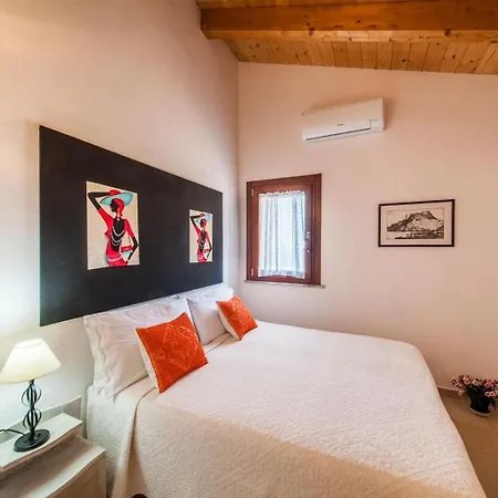 לינה וארוחת בוקר La Casa Di Mannazzotta 2